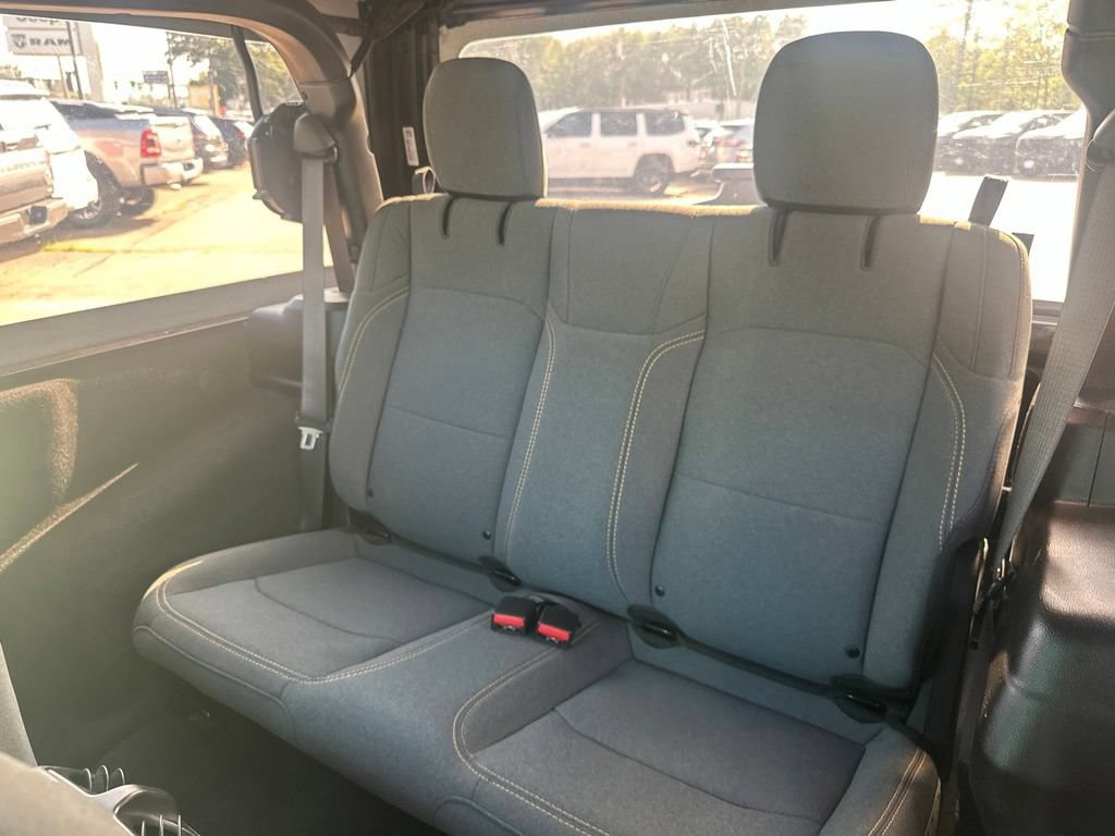 Used 2025 Jeep Wrangler Sport AWD/4WD image 30