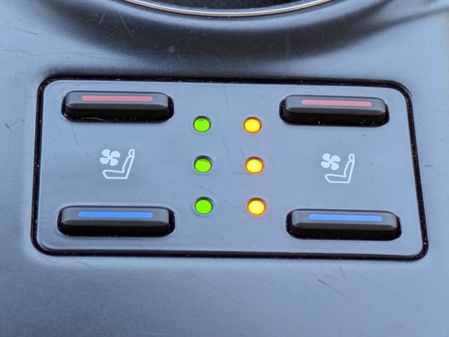 Used 2020 Toyota Camry XLE image 27