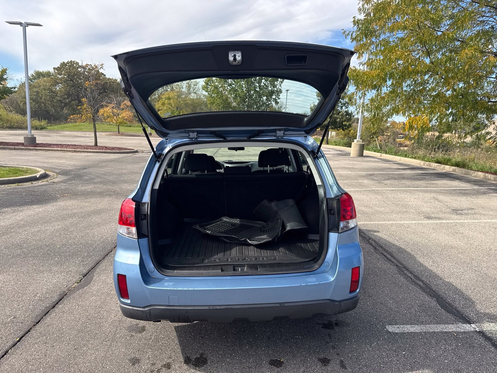 Used 2010 Subaru Outback 2.5i AWD/4WD image 15
