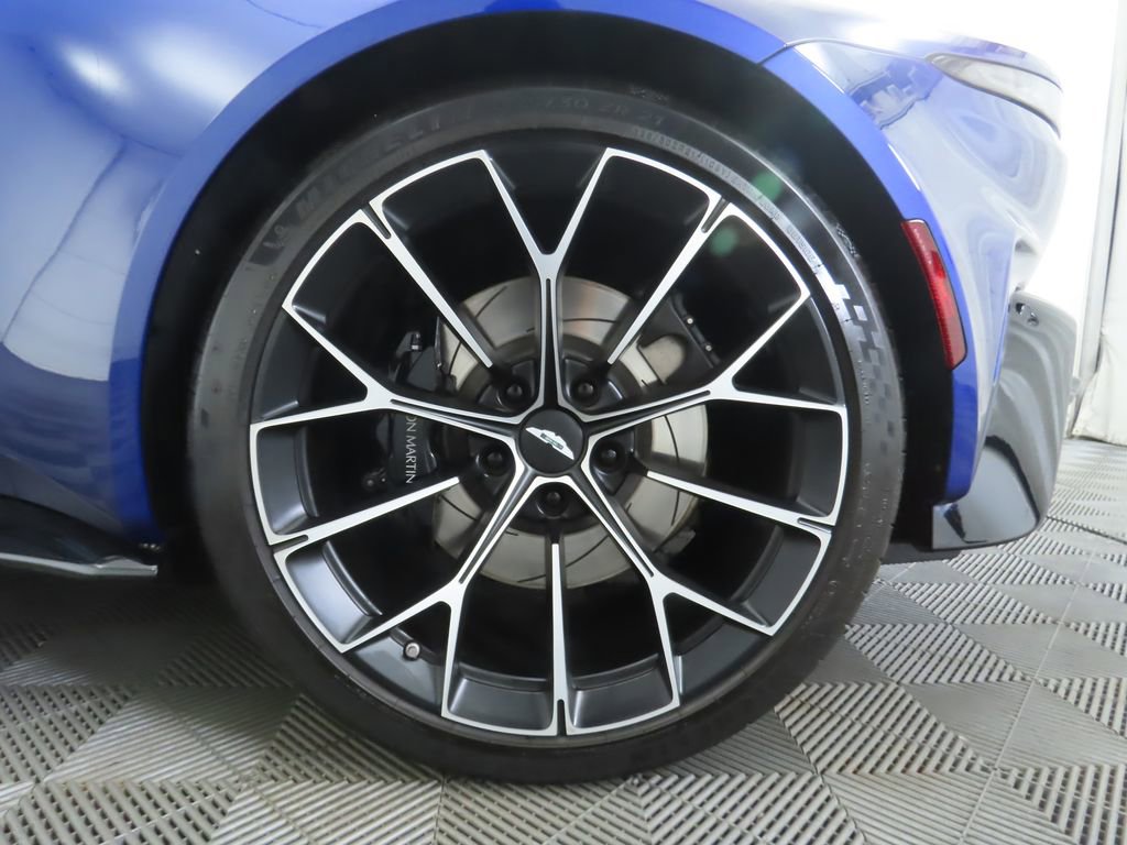 Used 2025 Aston Martin V8 Vantage Coupe image 28