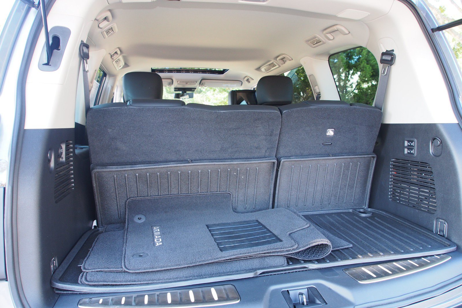 Used 2023 Nissan Armada Platinum w/ Captain's Chairs Package AWD/4WD image 19