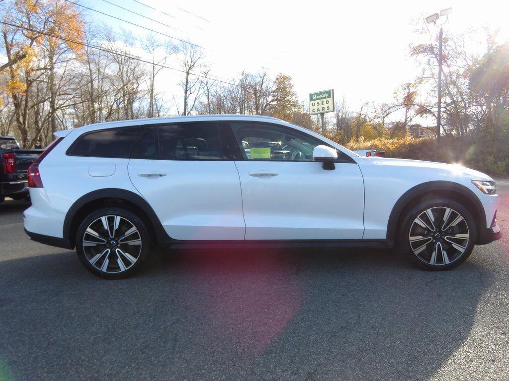Used 2022 Volvo V60 T5 Cross Country w/ Climate Package image 5
