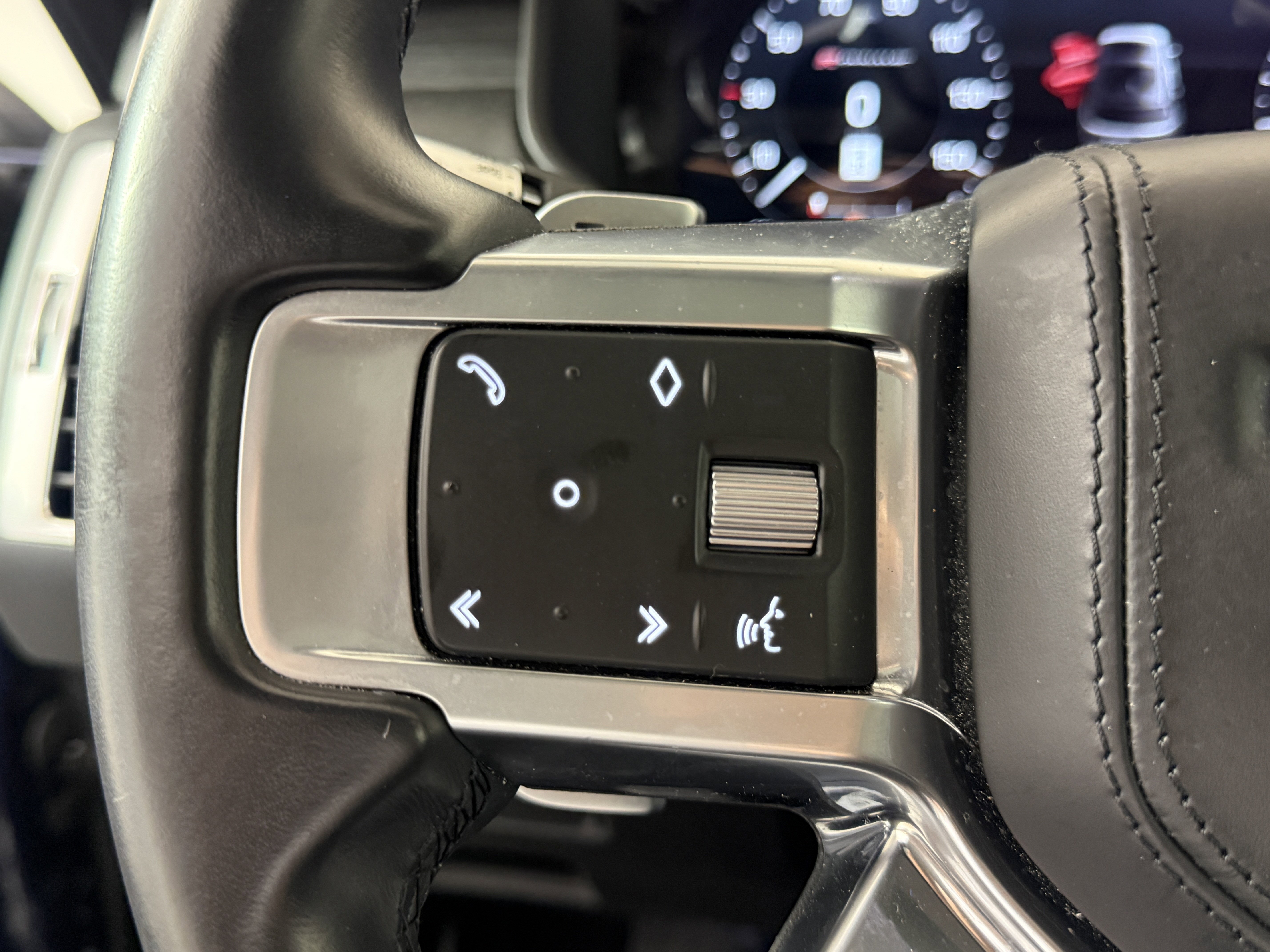 Used 2022 Land Rover Discovery S R-Dynamic image 17