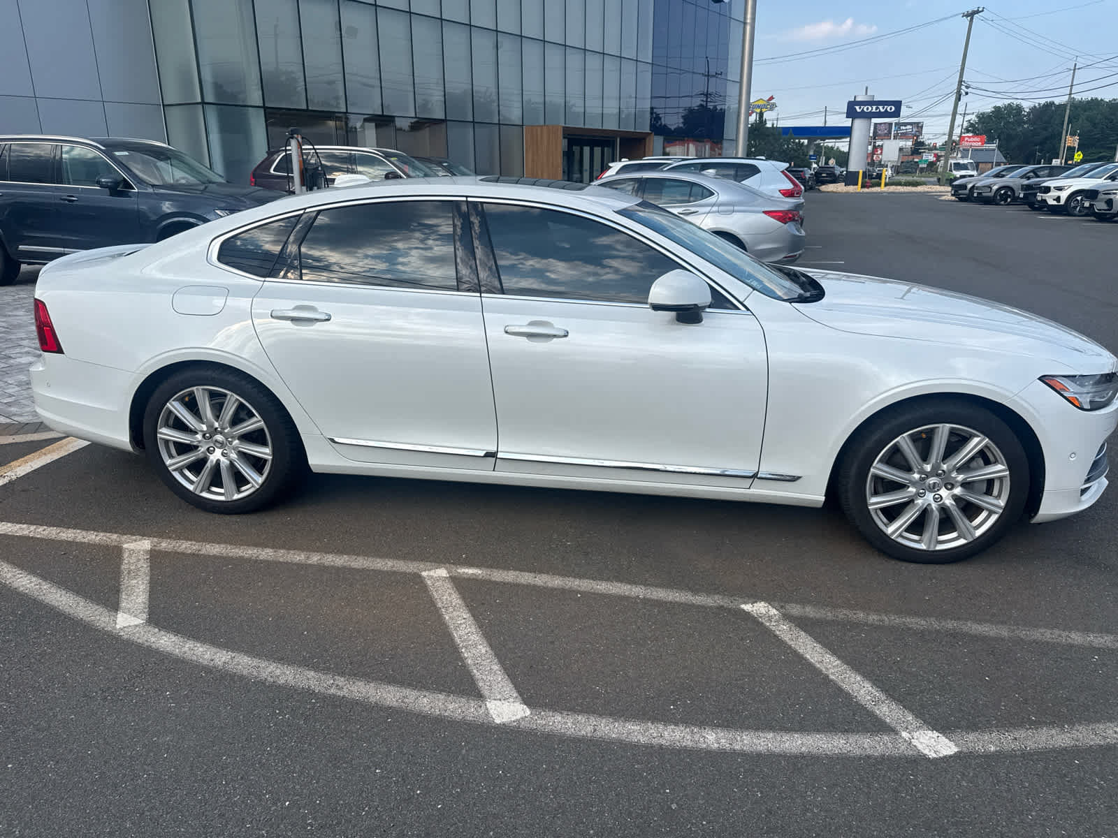 Used 2017 Volvo S90 T6 Inscription w/ Vision Package AWD/4WD image 1