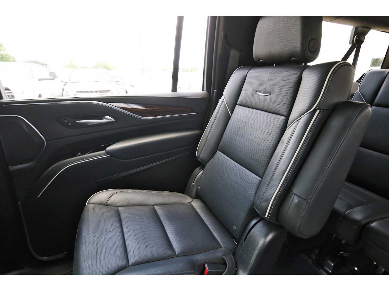 Used 2023 Cadillac Escalade ESV Premium Luxury AWD/4WD image 9