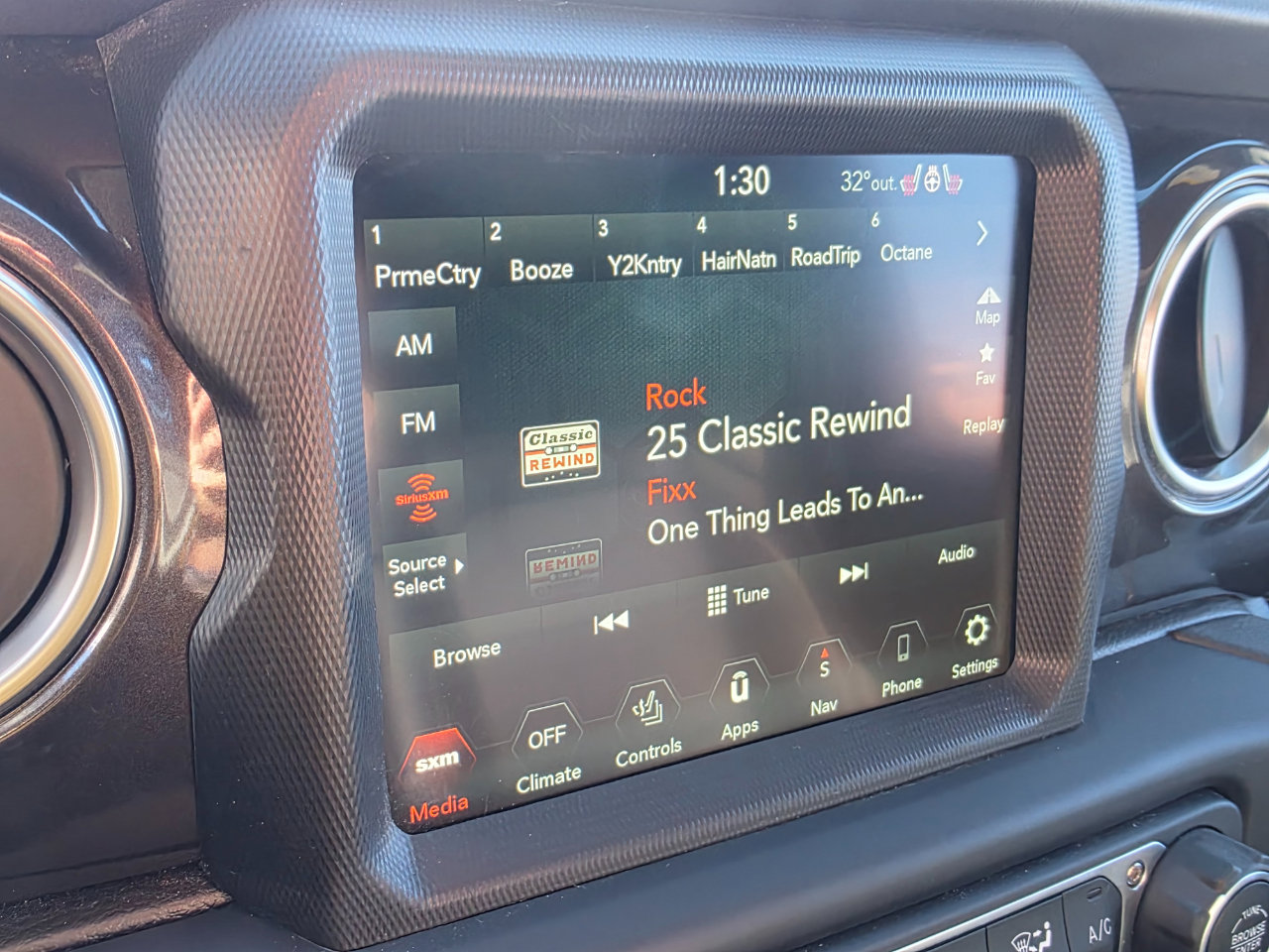 Used 2022 Jeep Wrangler Unlimited Sahara image 9