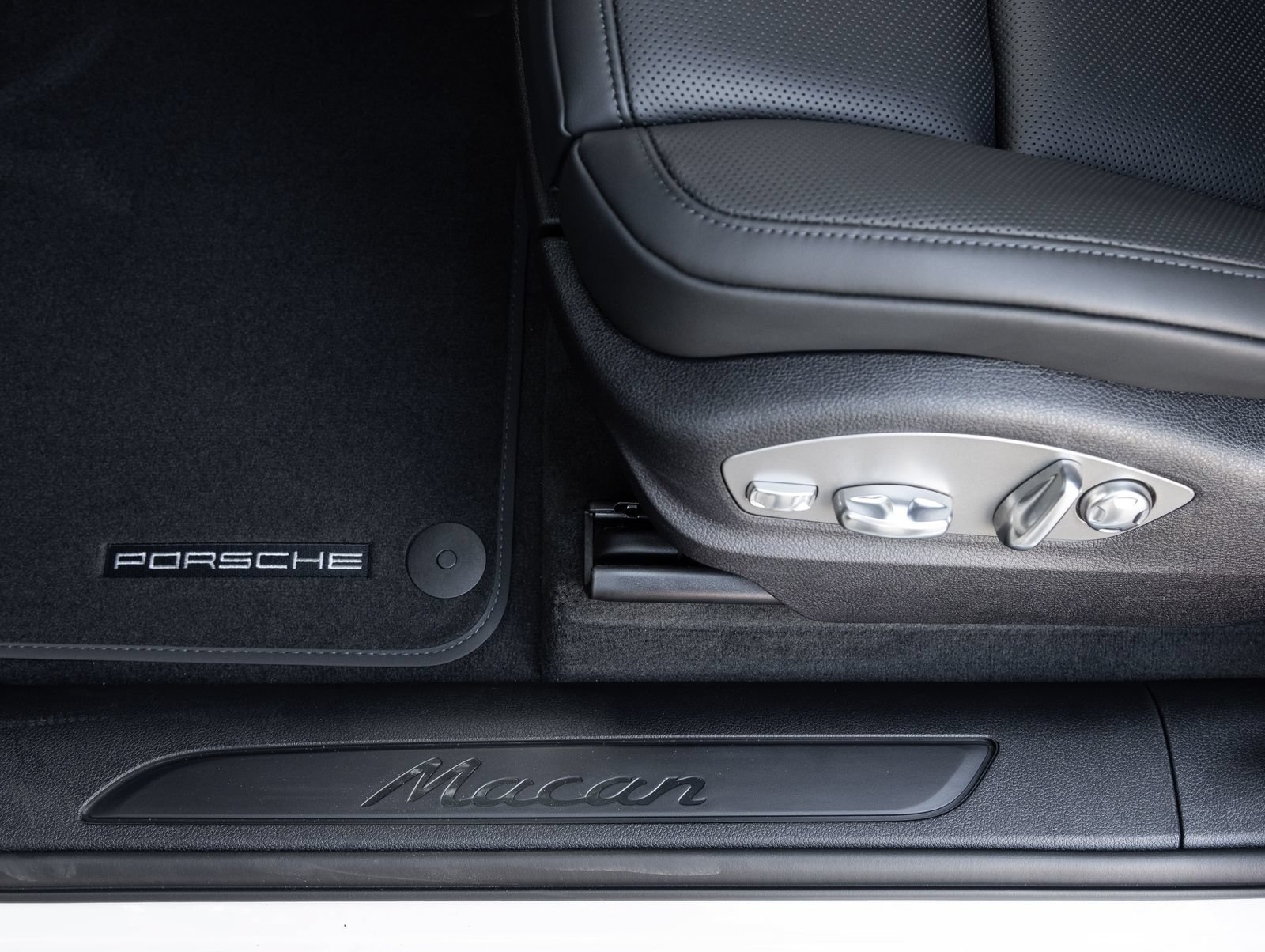 New 2026 Porsche Macan AWD/4WD image 20