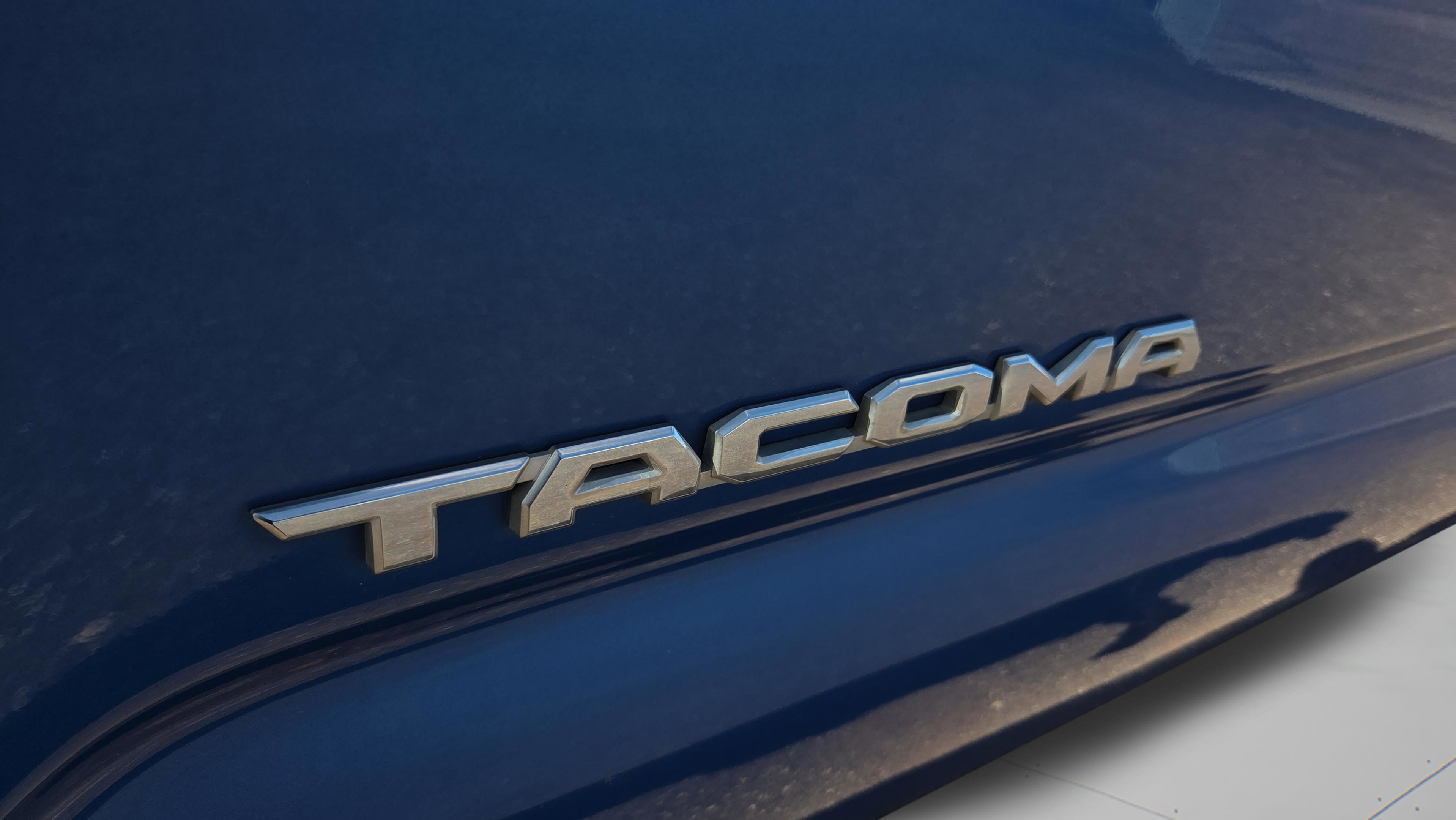 Used 2016 Toyota Tacoma SR5 w/ Towing Package image 11