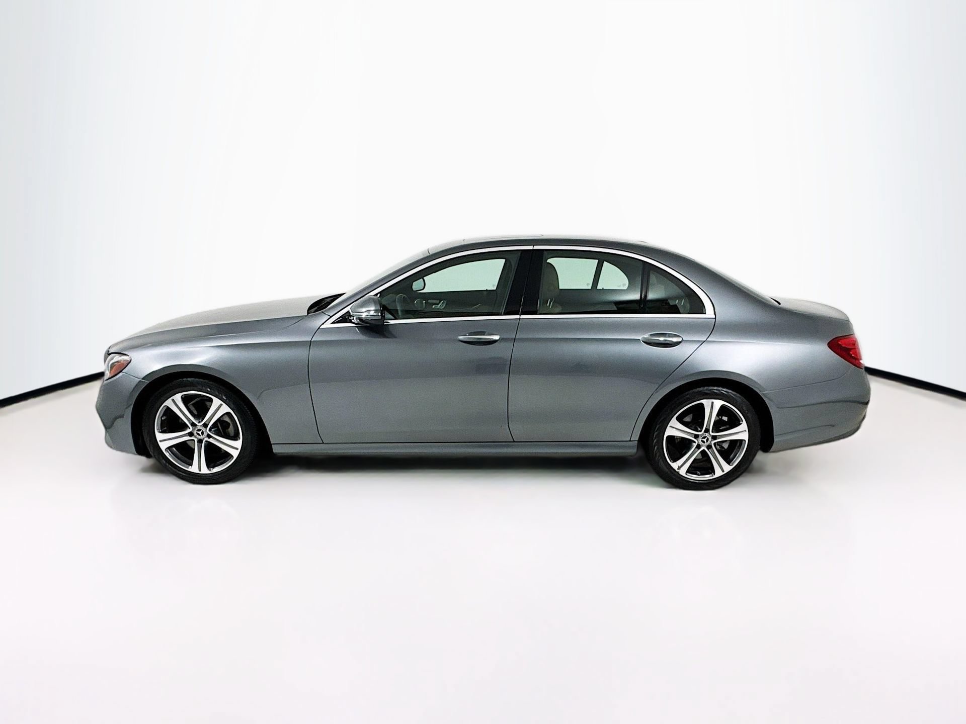 Used 2019 Mercedes-Benz E 300 image 5