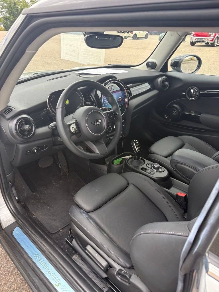 Used 2024 MINI Cooper SE FWD image 9