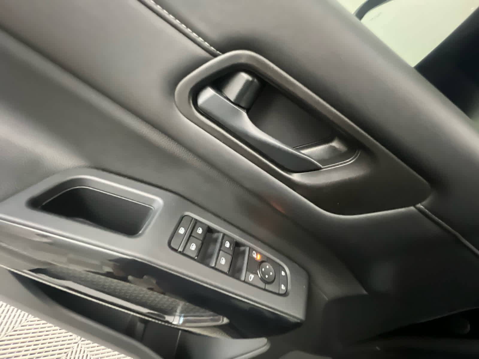 Used 2023 Nissan Pathfinder SV FWD image 18