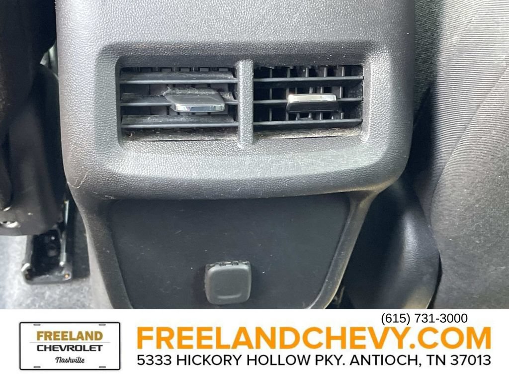 Used 2018 Chevrolet Equinox LT FWD image 19
