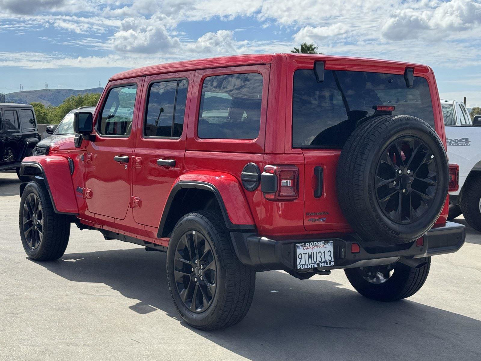 Certified 2025 Jeep Wrangler Sahara w/ Safety Group AWD/4WD image 5