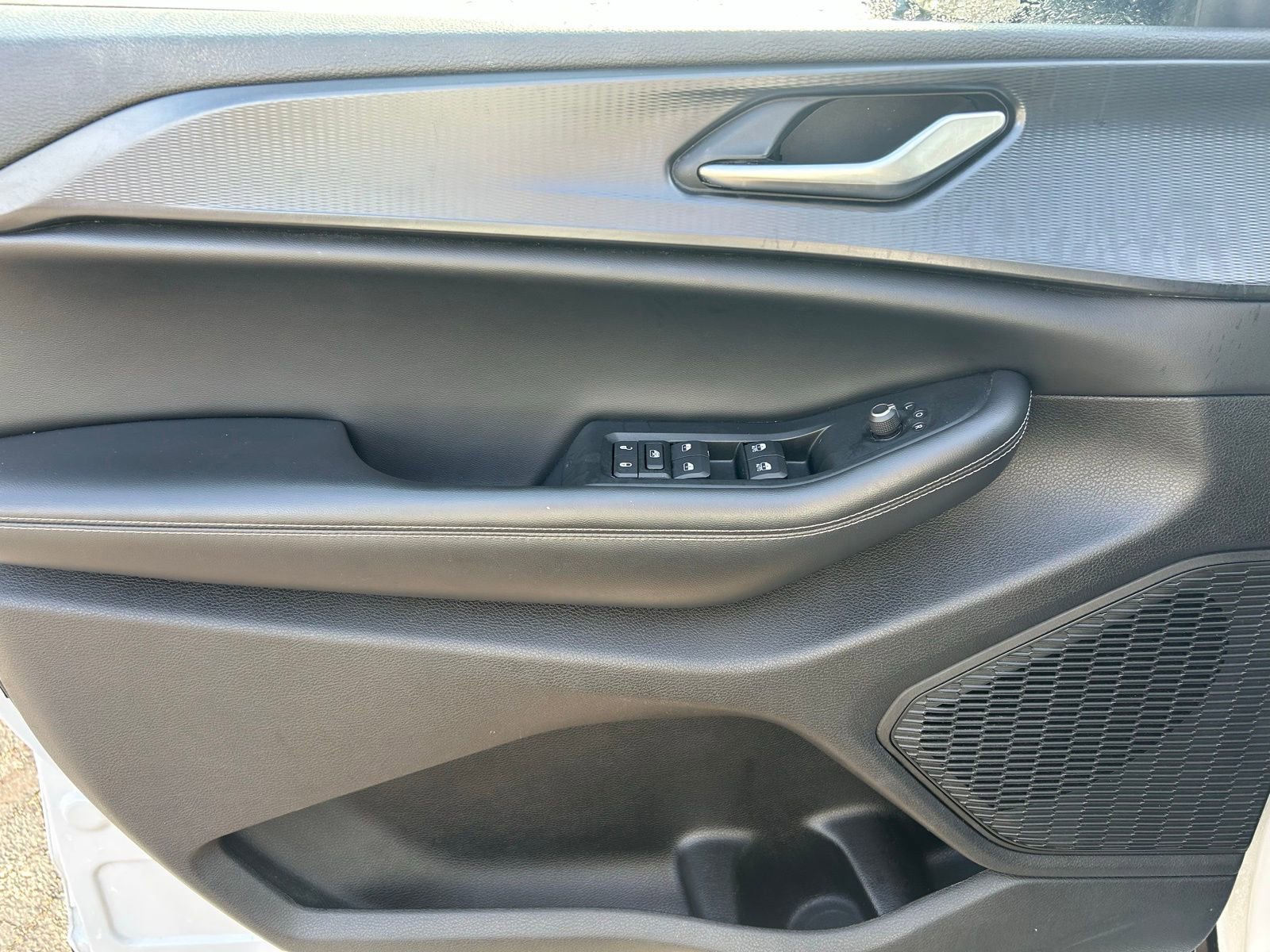 Used 2023 Jeep Grand Cherokee L Laredo image 10