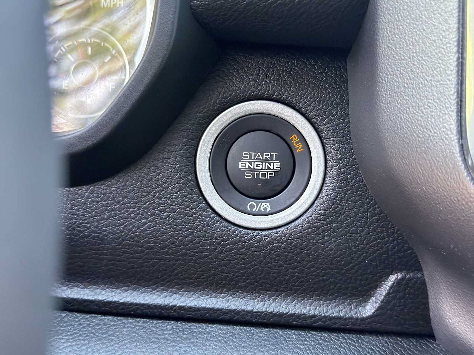 Used 2025 RAM 1500 Laramie RWD image 13
