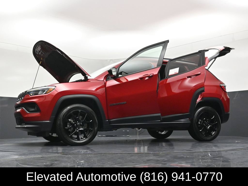 Used 2025 Jeep Compass Latitude w/ Altitude Special Edition AWD/4WD image 38