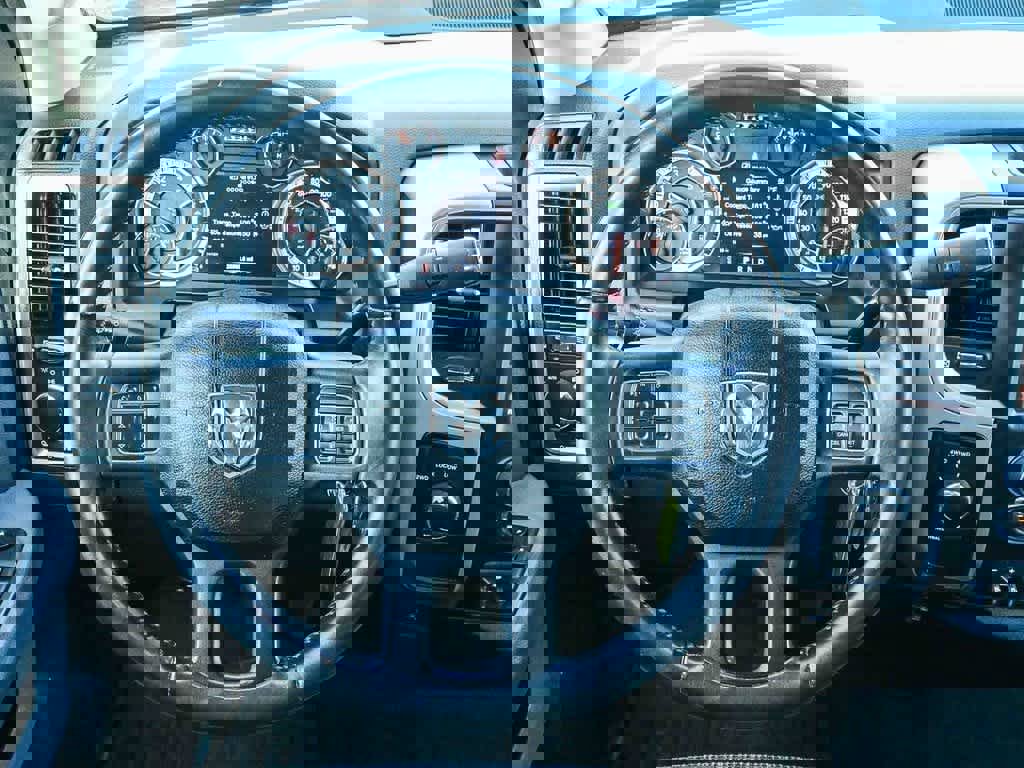 Used 2017 RAM 3500 SLT w/ Luxury Group image 18