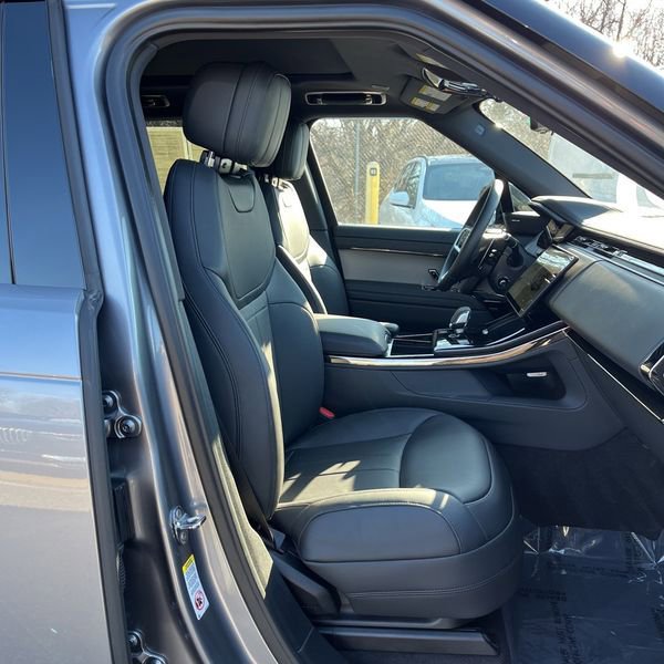 Used 2025 Land Rover Range Rover Sport SE image 6