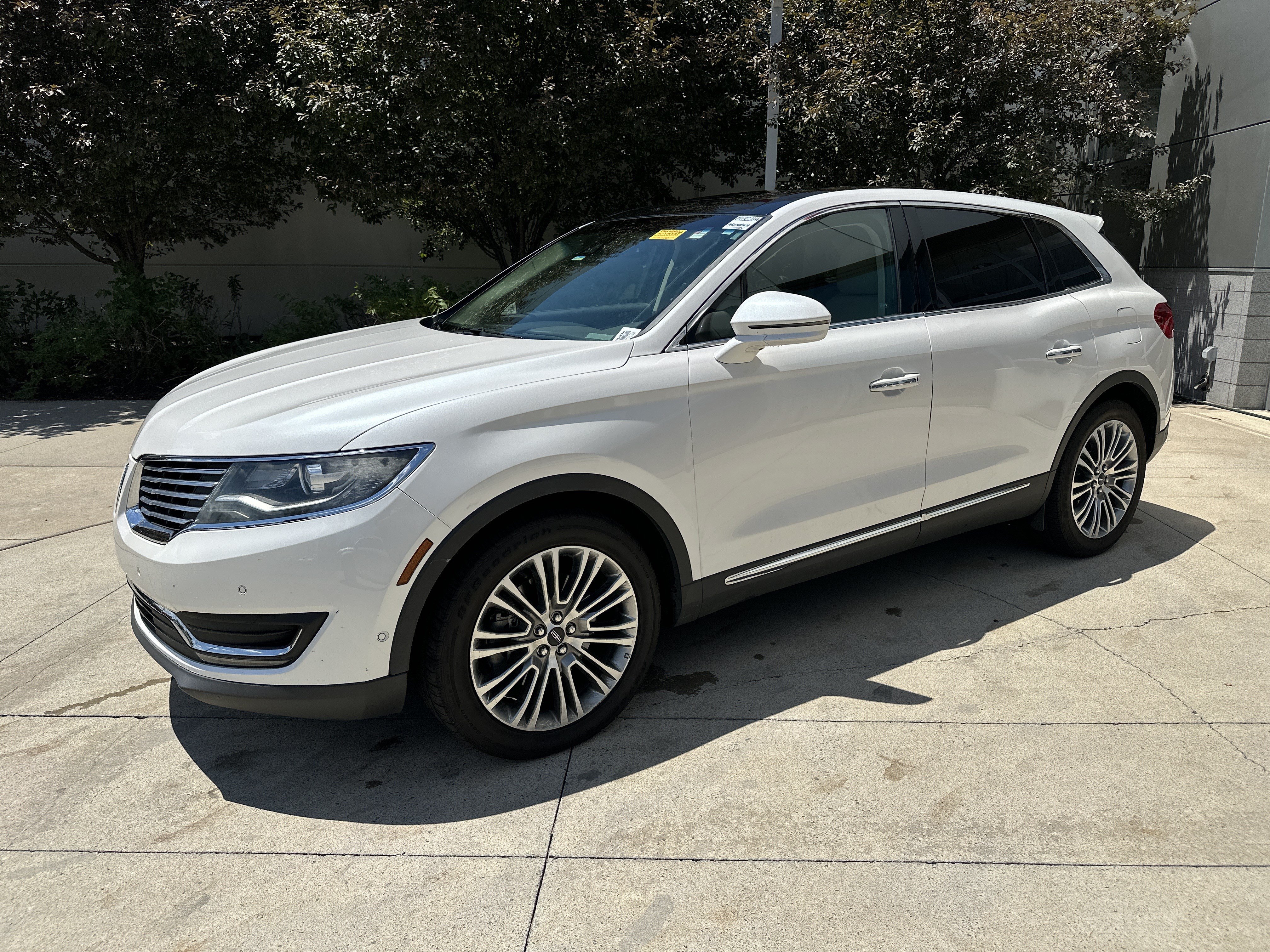 Used 2016 Lincoln MKX Reserve w/ Technology Package AWD/4WD image 3