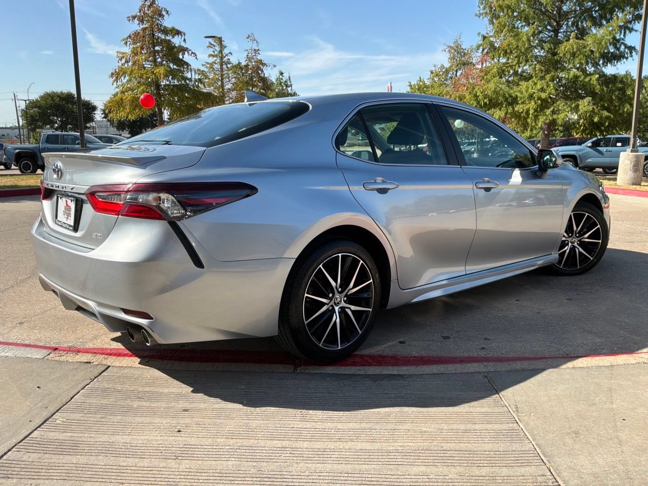 Used 2023 Toyota Camry SE FWD image 6