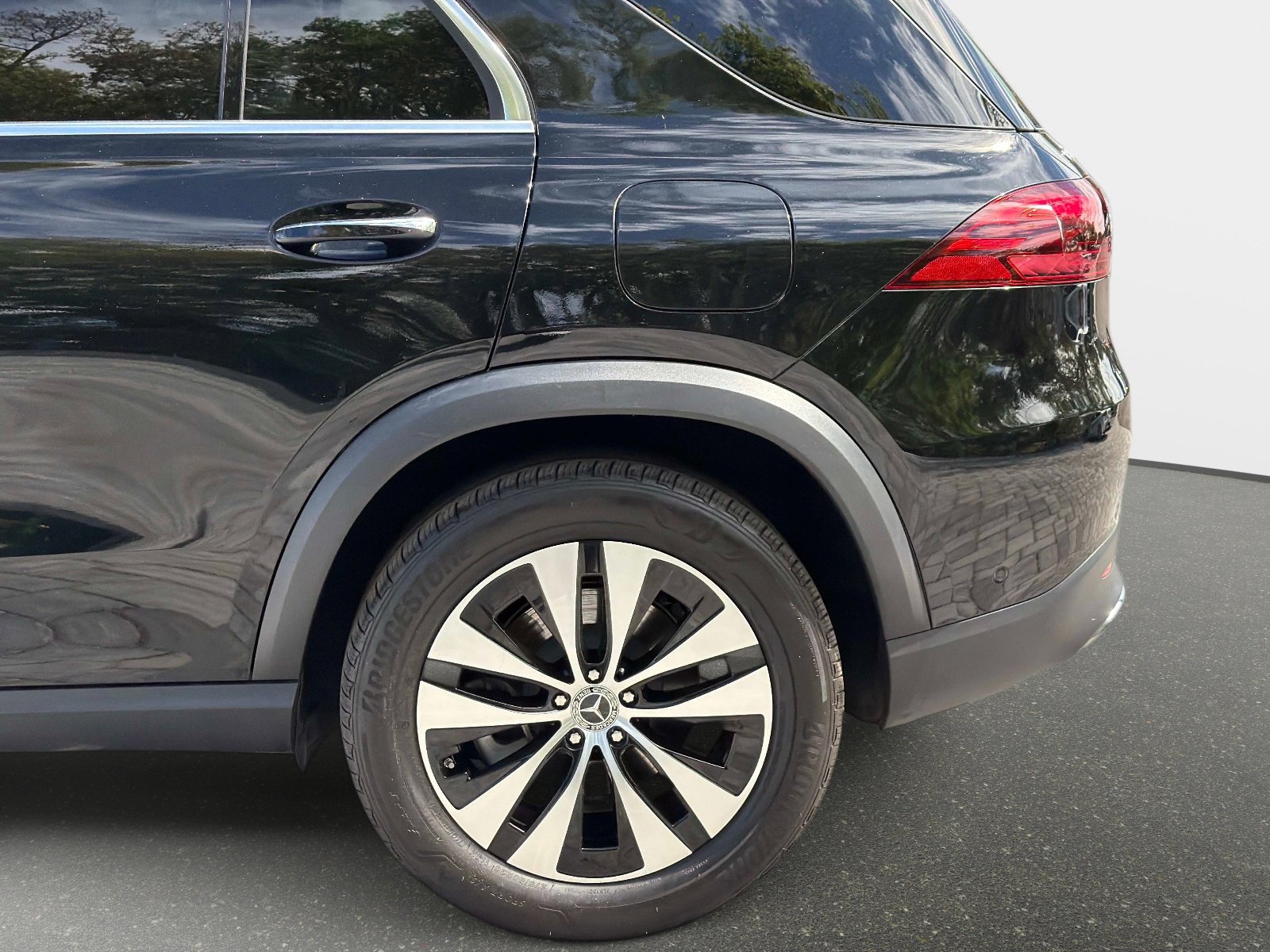 Used 2025 Mercedes-Benz GLE 450e 4MATIC image 18