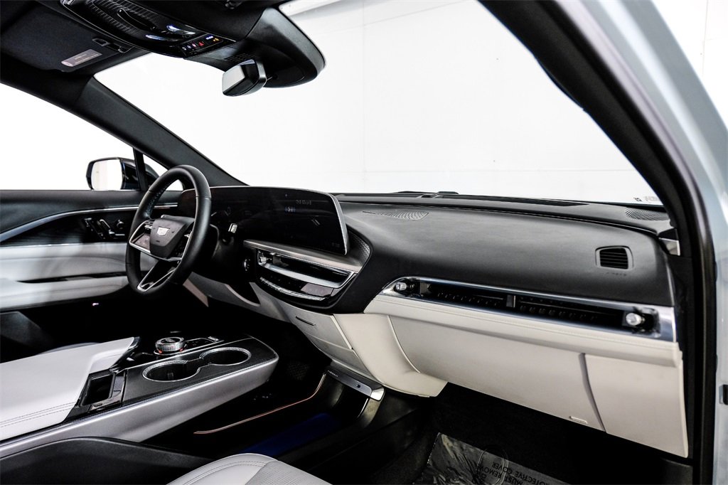 Used 2024 Cadillac Lyriq Luxury image 12