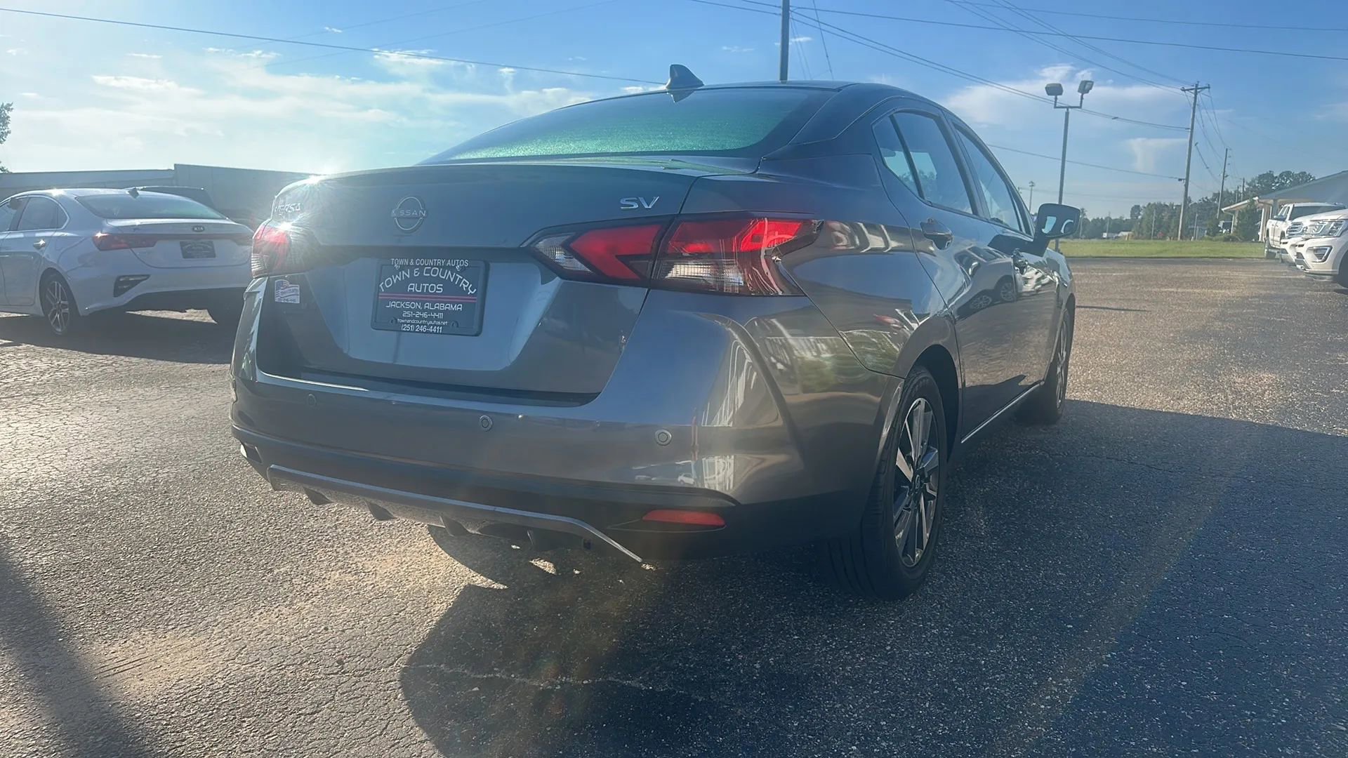 Used 2023 Nissan Versa SV image 5