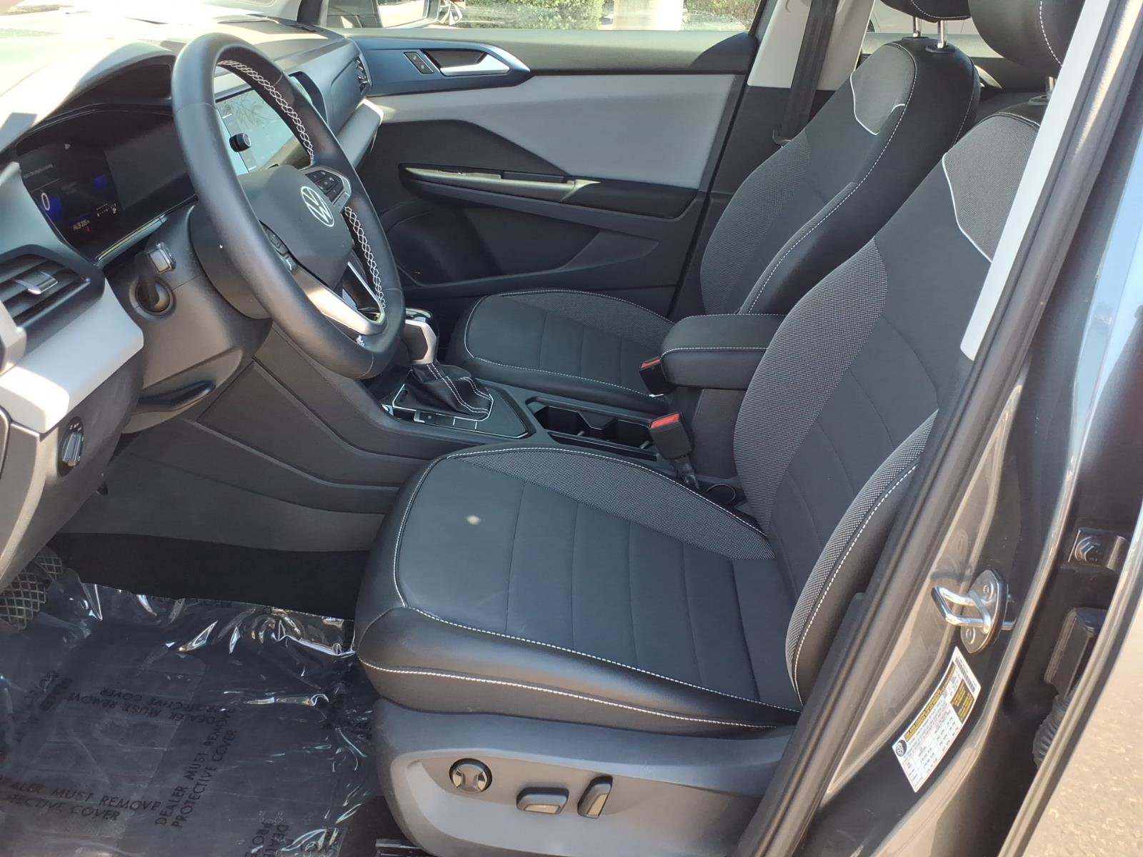 Certified 2023 Volkswagen Taos SE w/ Black Wheel Package image 19