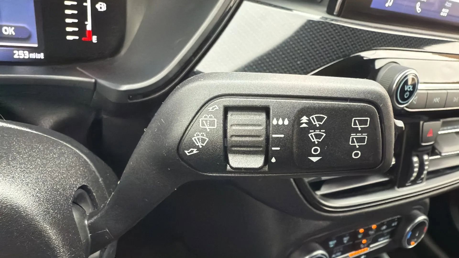 Used 2023 Ford Escape ST-Line image 13