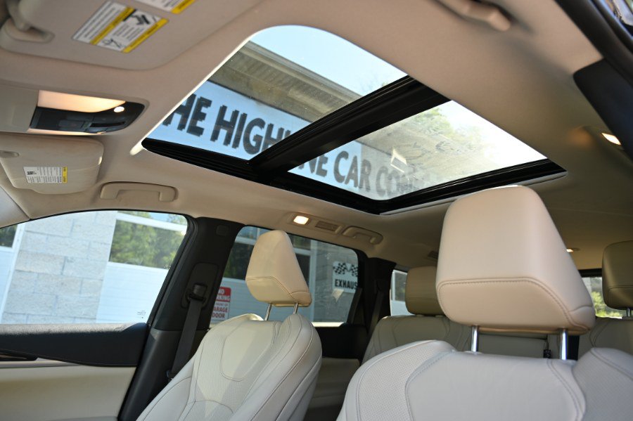 Used 2023 INFINITI QX60 Pure AWD/4WD image 2
