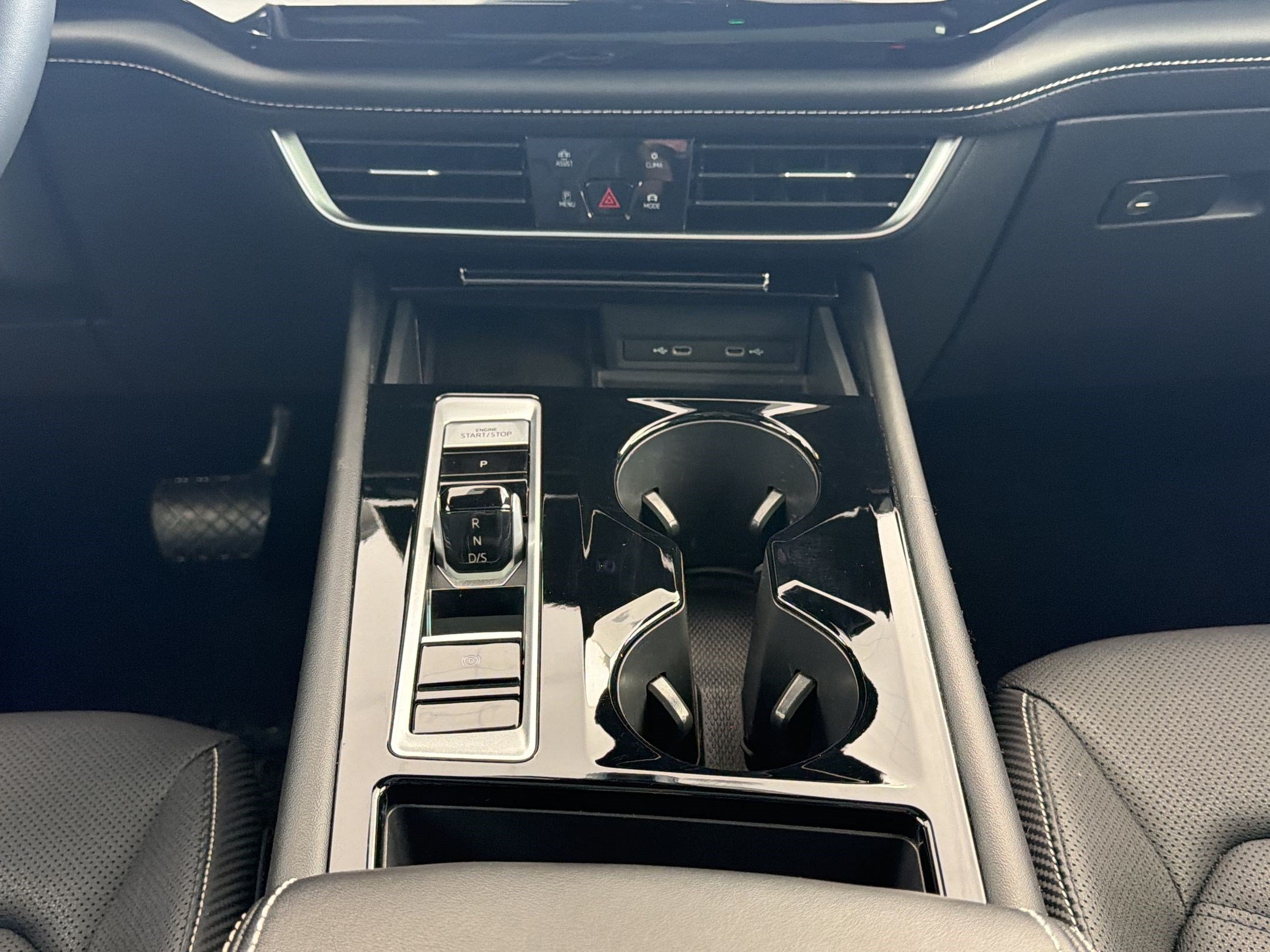 Used 2024 Volkswagen Atlas Cross Sport SE FWD image 19
