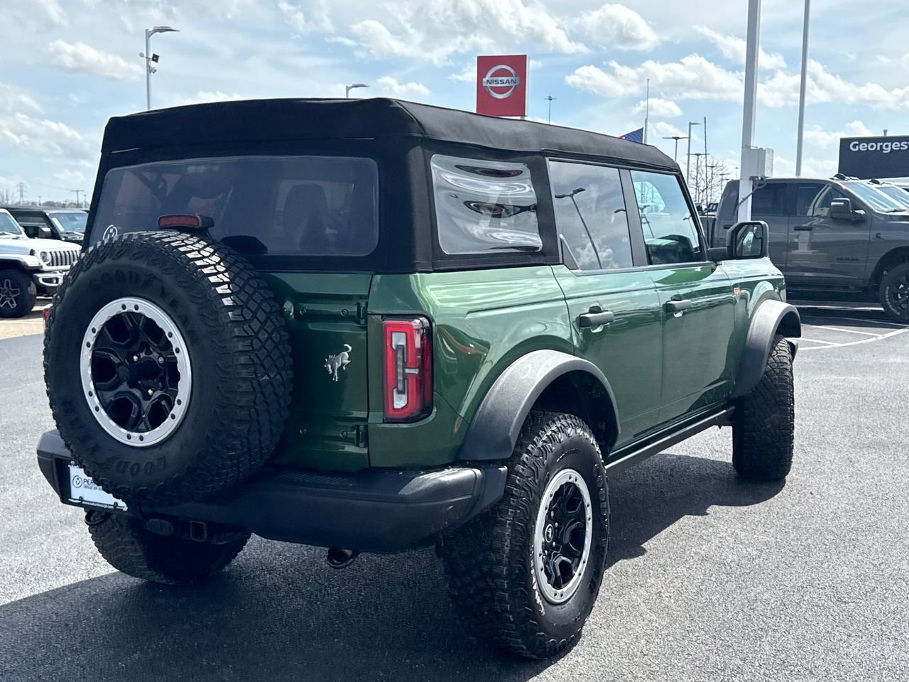 Used 2023 Ford Bronco Badlands w/ Sasquatch Package AWD/4WD image 3