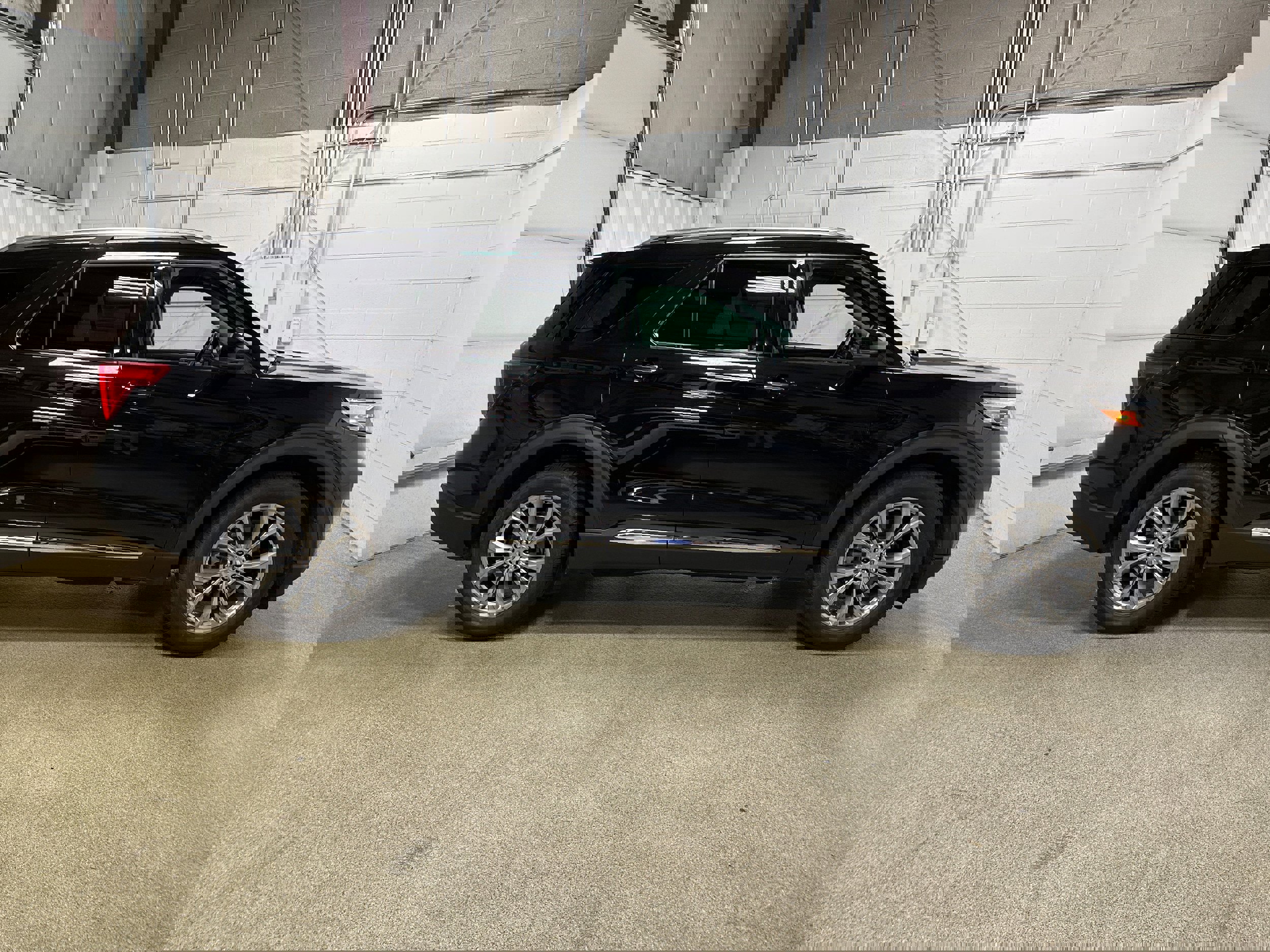 Certified 2023 Ford Explorer Limited w/ Equipment Group 301A image 5