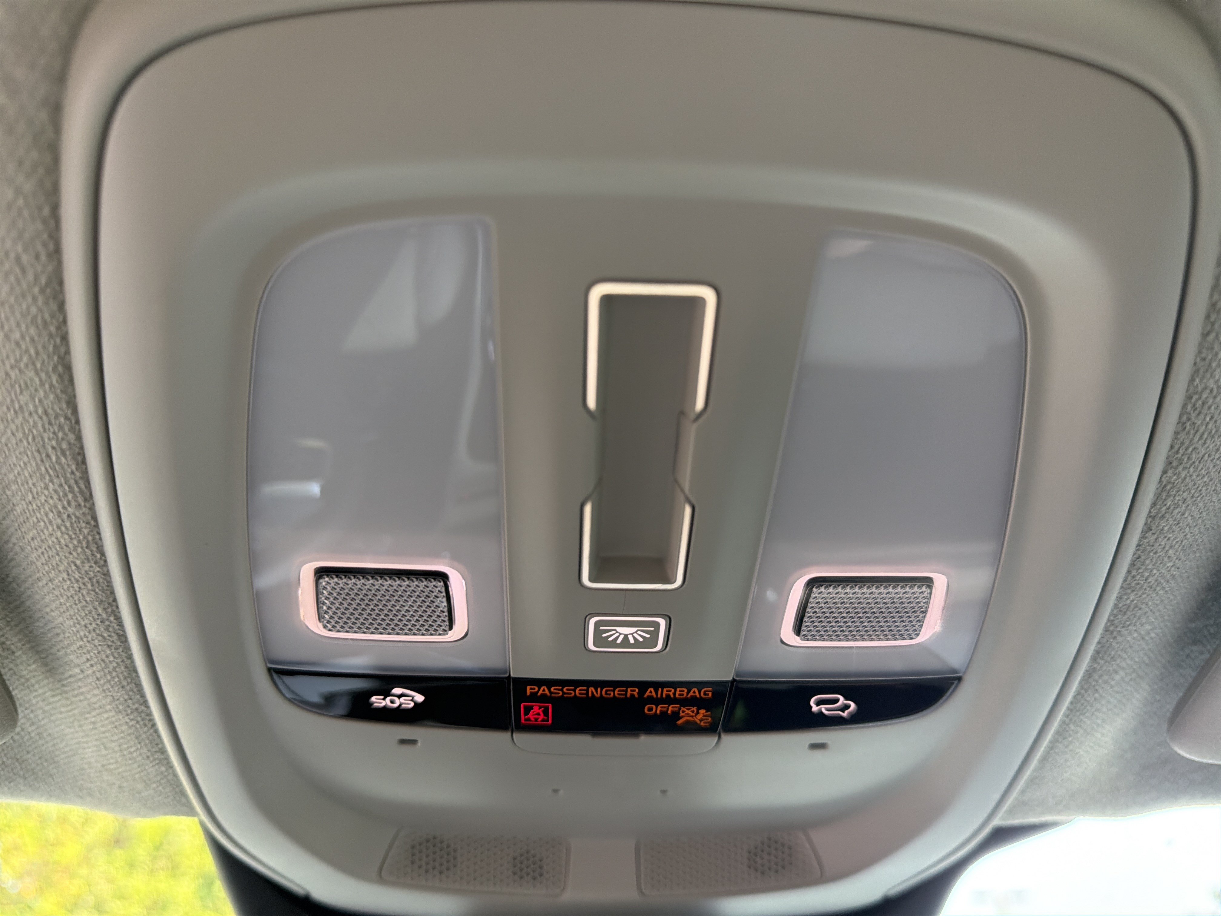 Certified 2023 Volvo XC40 B4 Plus w/ Protection Package Premier FWD image 29