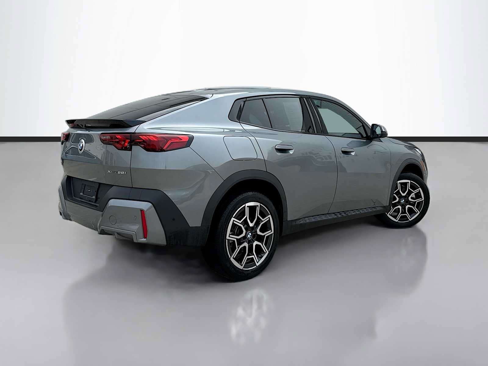 Used 2026 BMW X2 xDrive28i AWD/4WD image 3