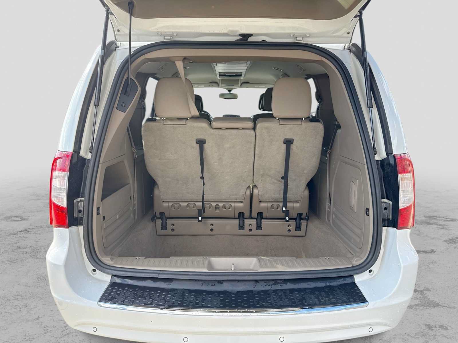 Used 2014 Chrysler Town & Country Touring-L FWD image 30