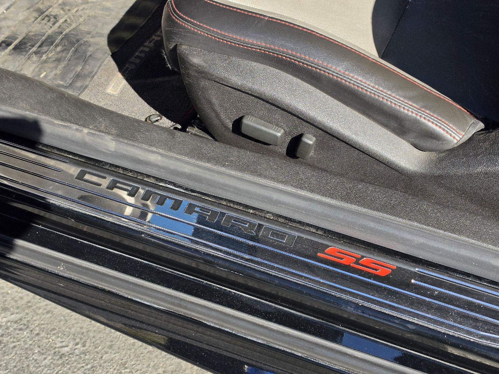 Used 2011 Chevrolet Camaro SS RWD image 13