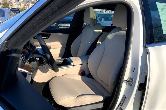 Used 2025 Mercedes-Benz C 300 4MATIC Sedan image 6