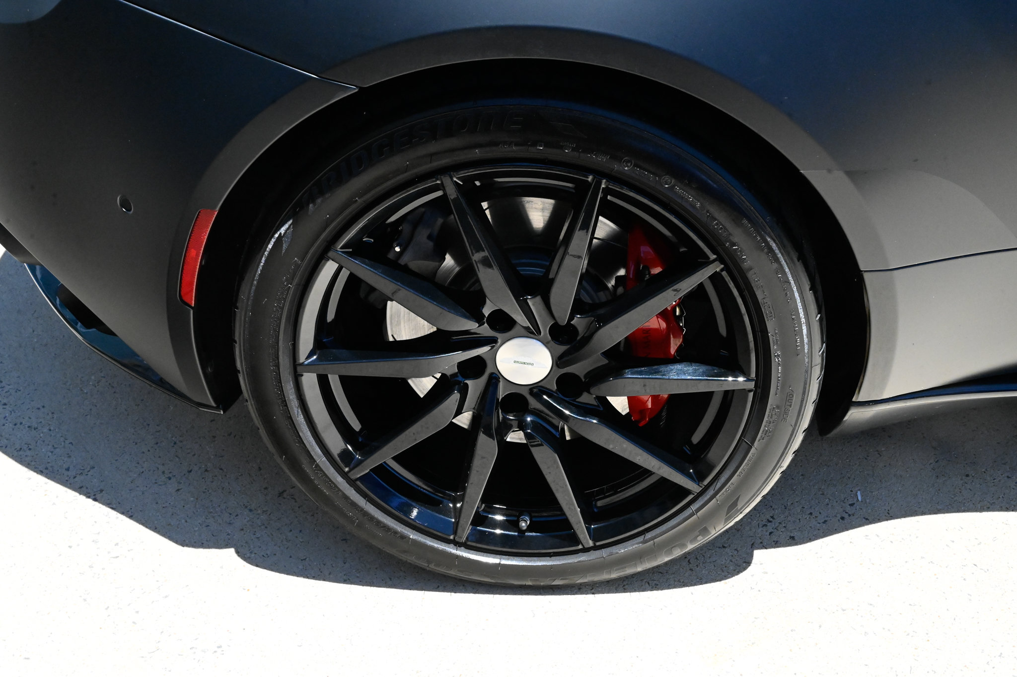 Used 2021 Aston Martin DB11 Coupe RWD image 11