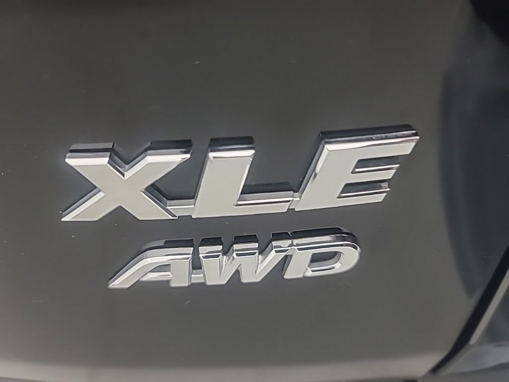 Used 2025 Toyota RAV4 XLE AWD/4WD image 12