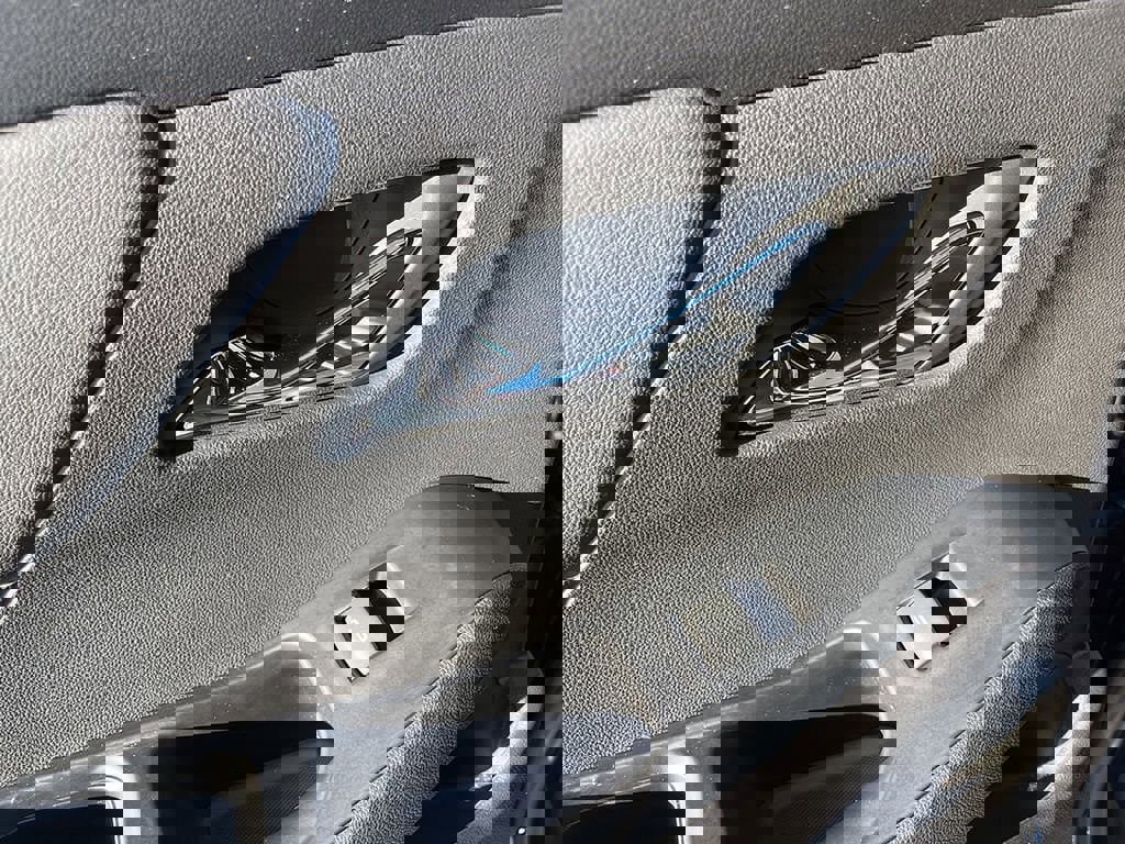 Used 2023 Chevrolet Traverse LT image 48