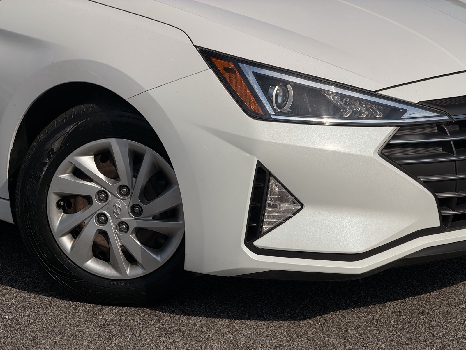Used 2020 Hyundai Elantra SE w/ Cargo Package (C1) FWD image 3
