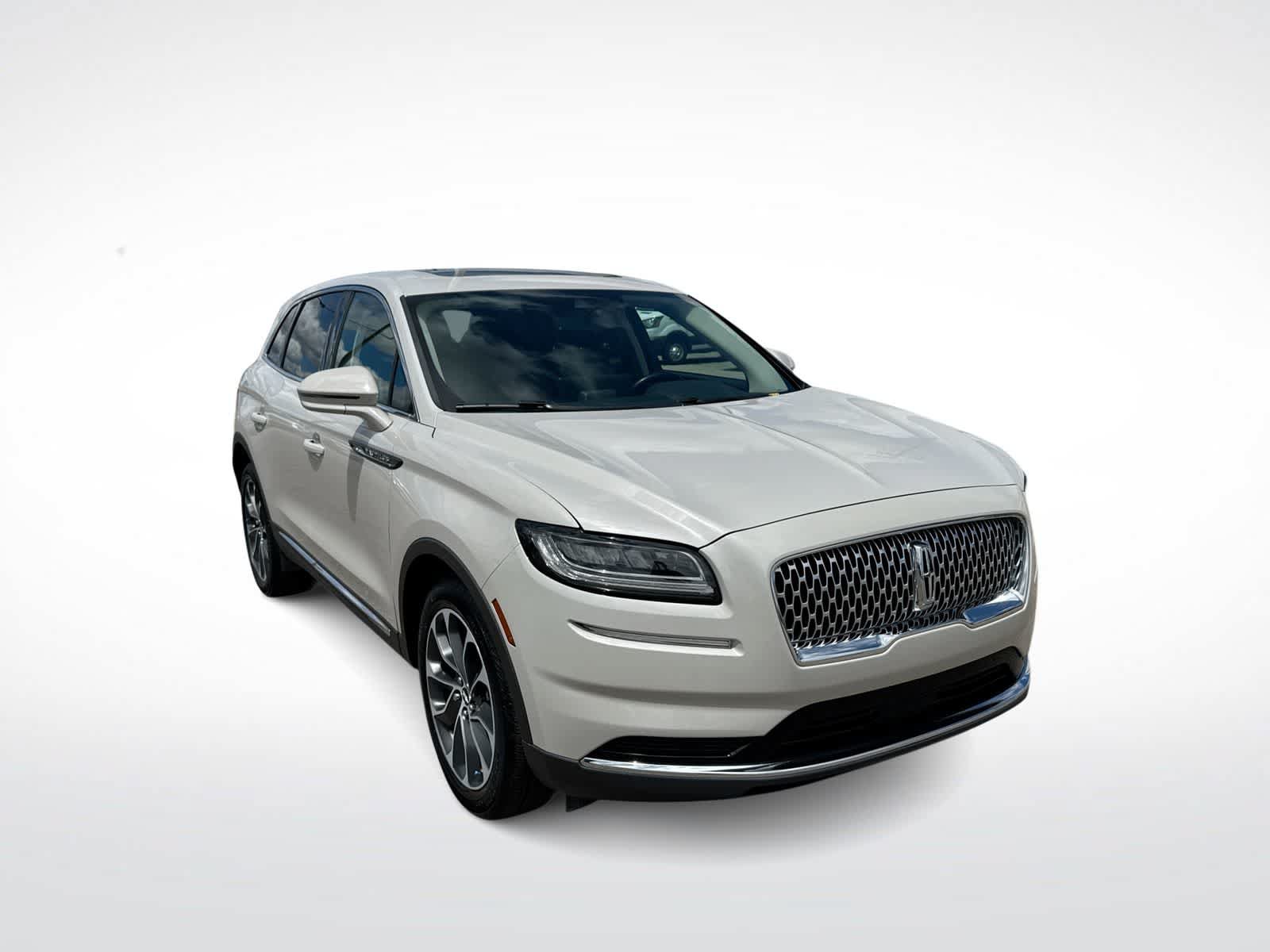Used 2023 Lincoln Nautilus Reserve AWD/4WD image 2
