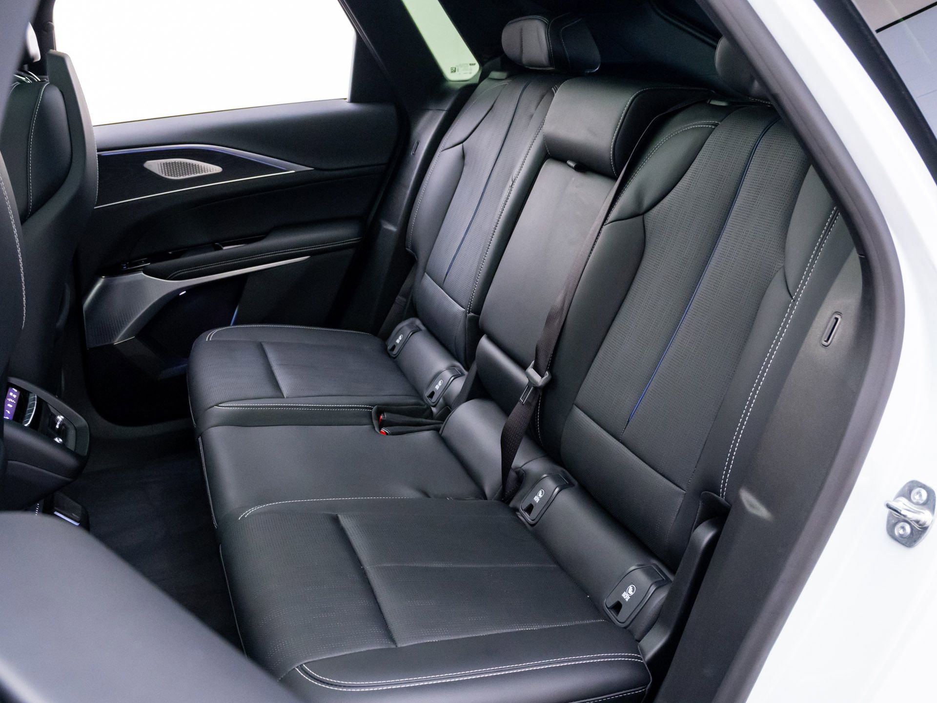 Certified 2025 Cadillac Lyriq Luxury w/ LPO, Floor Liner Package image 19