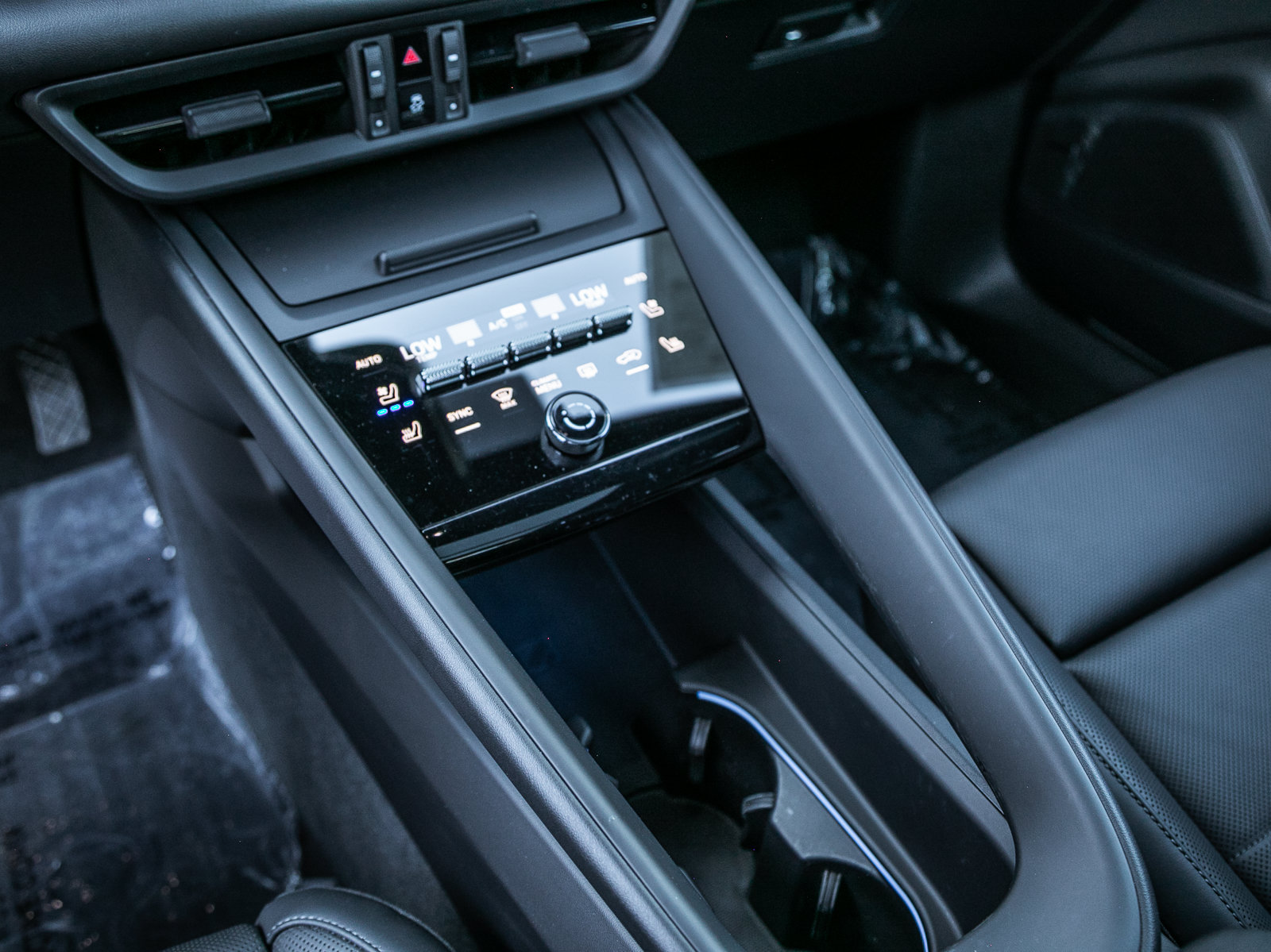 Certified 2025 Porsche Macan Electric RWD image 19