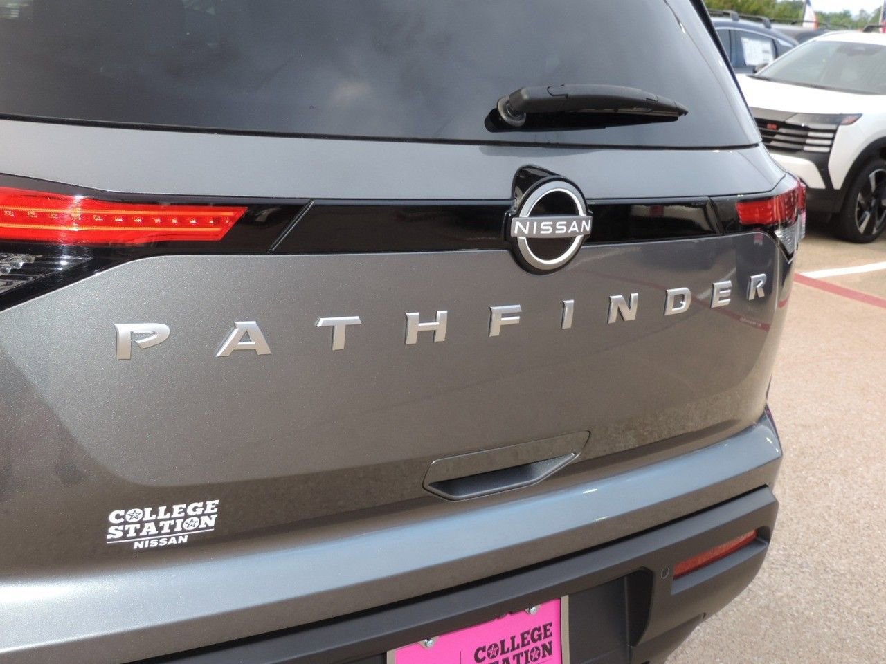 Used 2025 Nissan Pathfinder SV w/ SV Premium Package image 21