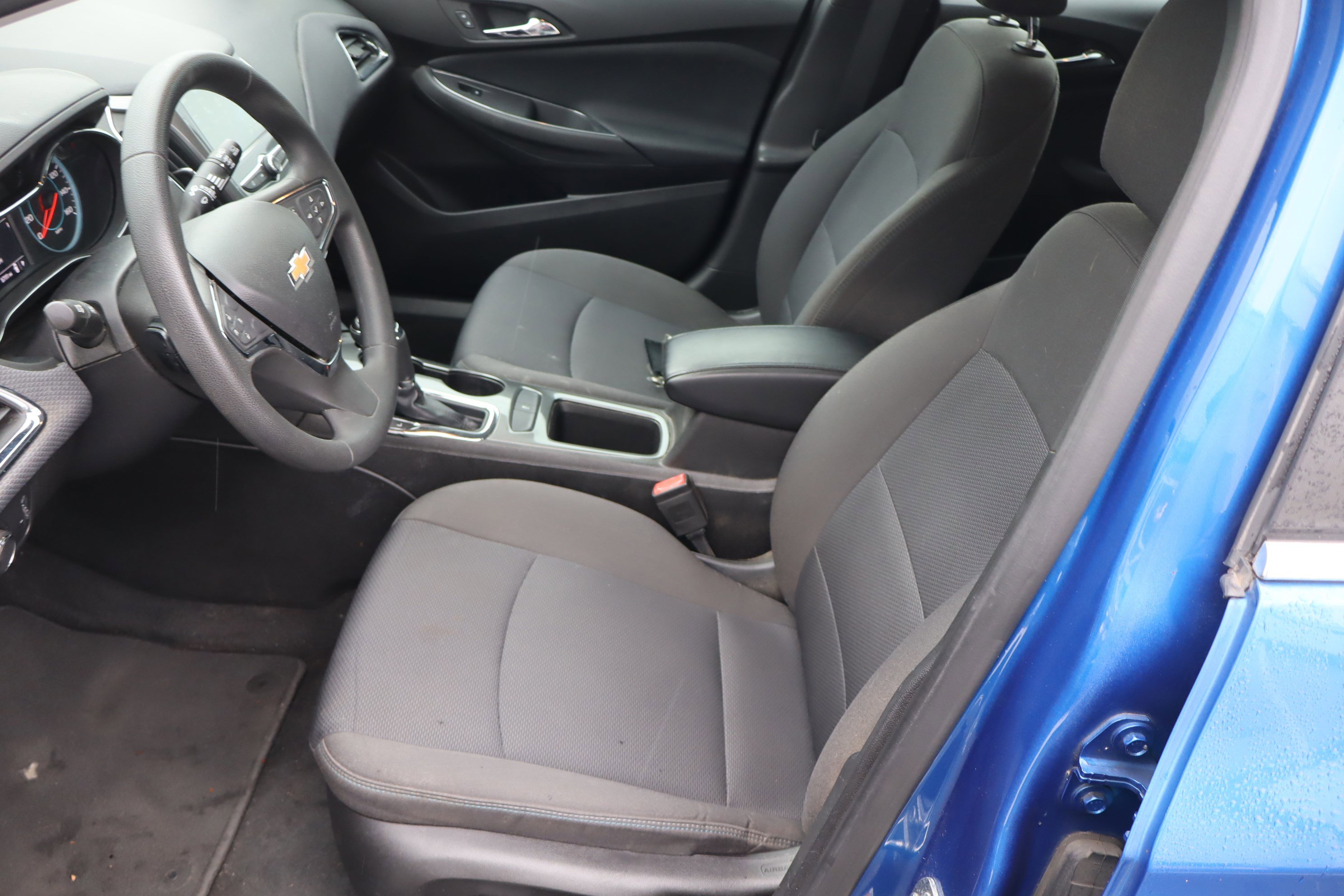 Used 2018 Chevrolet Cruze LT w/ Convenience Package image 16