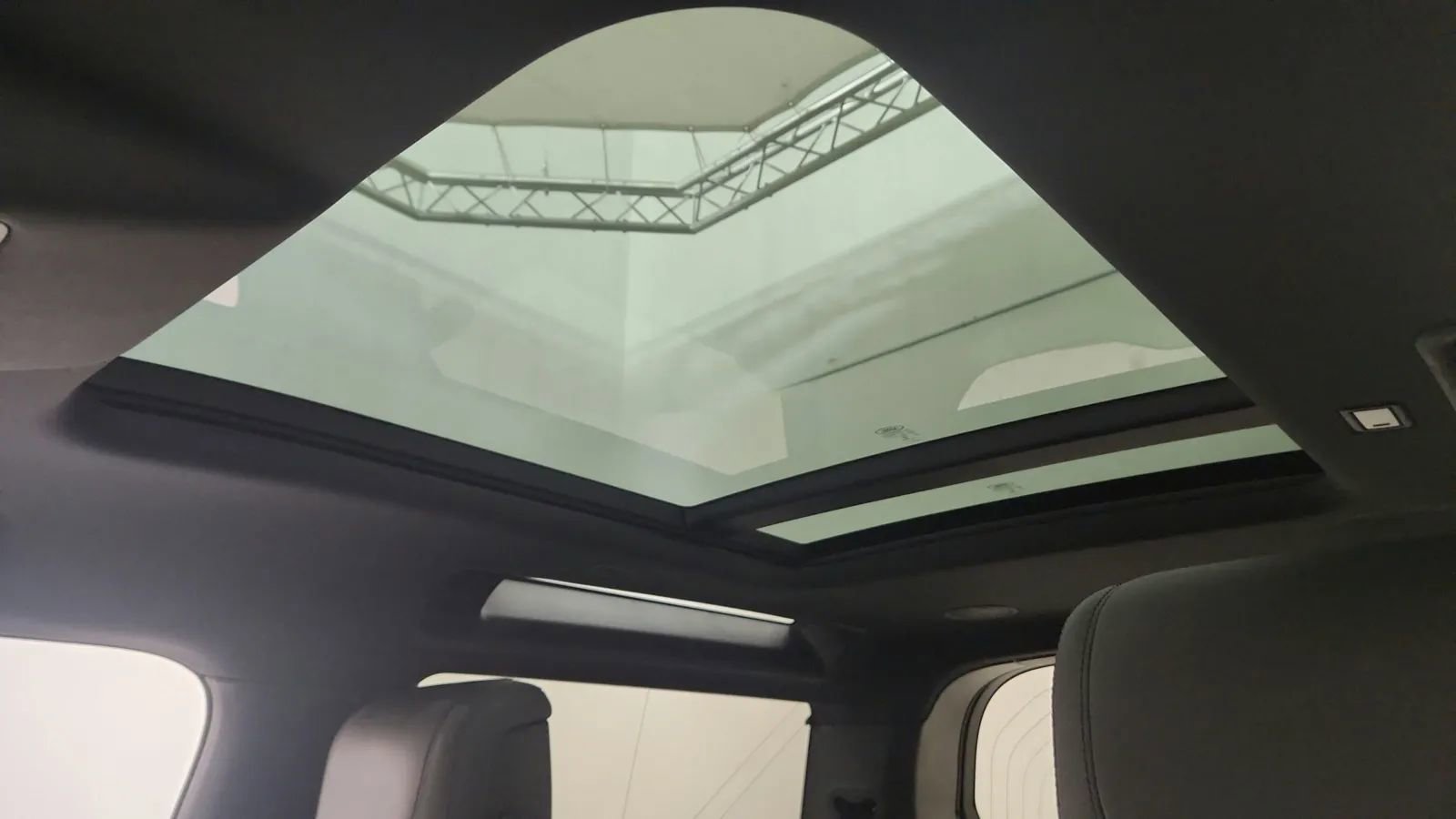 Used 2022 Land Rover Defender 90 V8 image 25