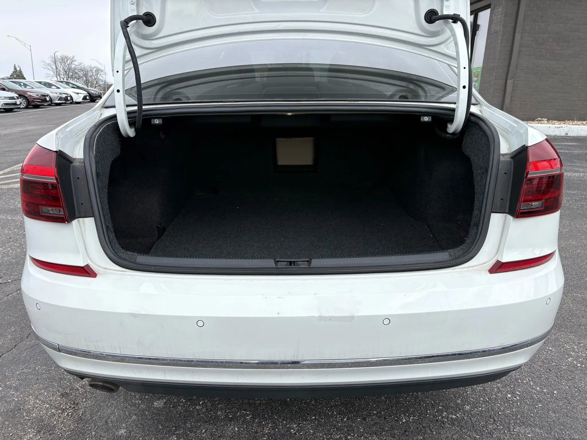 Used 2017 Volkswagen Passat 1.8T SEL Premium image 9