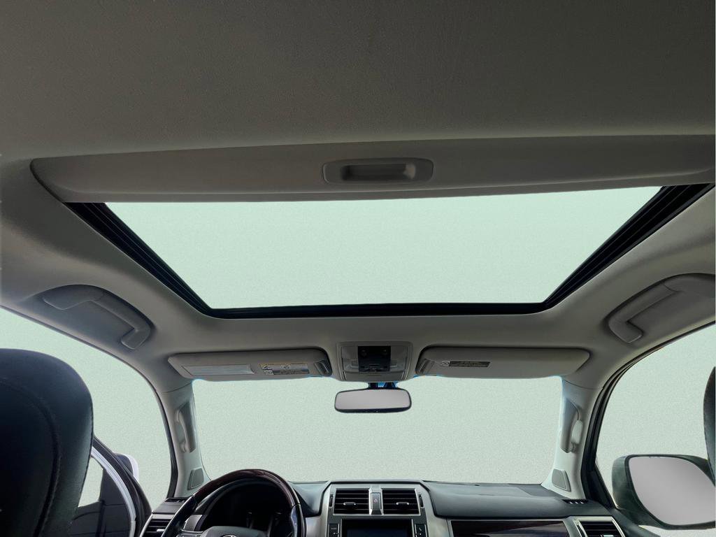 Used 2017 Lexus GX 460 Premium w/ Premium Package image 26